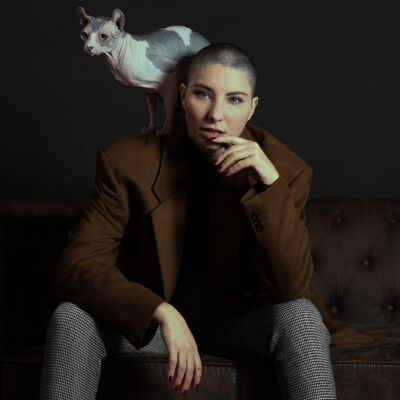 Model photo in the studio photo bacchus prod, in switzerland, with the cat sphynx for shooting photo fashion