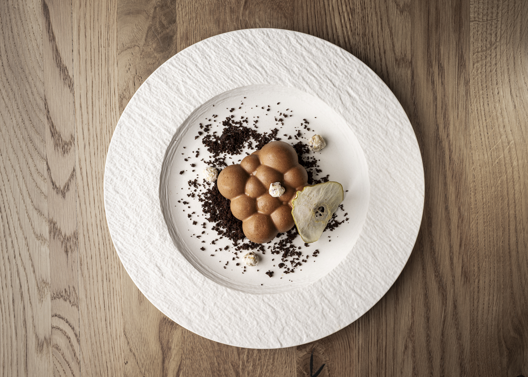 Photographies culinaires réalisées pour l’Hôtel Mercure Plaza à Bienne, mettant en valeur des plats gastronomiques à travers une approche de food photography moderne et haut de gamme. Images réalisées en studio et sur place, illustrant le savoir-faire du chef, le dressage des assiettes et l’expérience culinaire dans un environnement hôtelier professionnel.
