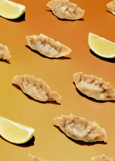 Photographie de Gyoza, shooting photo fait en studio chez Bacchus Prod à Neuchâtel en Suisse. Foodphotography asian Gyoza. Visuels réalisé pour le restaurant neuchâtelois spécialé en asiatique du nom de OMG - Ho my Gyoza! Avec flash profoto et boitier nikon