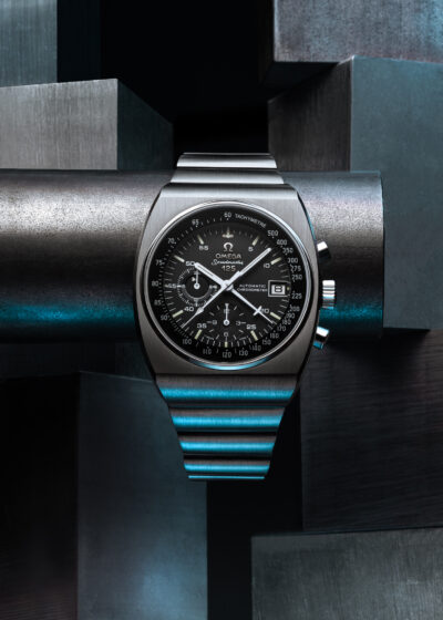 Shooting photo horlogerie, watch photography, swiss made, montre de la marque Oméga, la spéciale anniversery 125 oméga photographié en studio photo à Neuchâtel chez Bacchus Prod. avec un set design fait de cube en métal brossé.